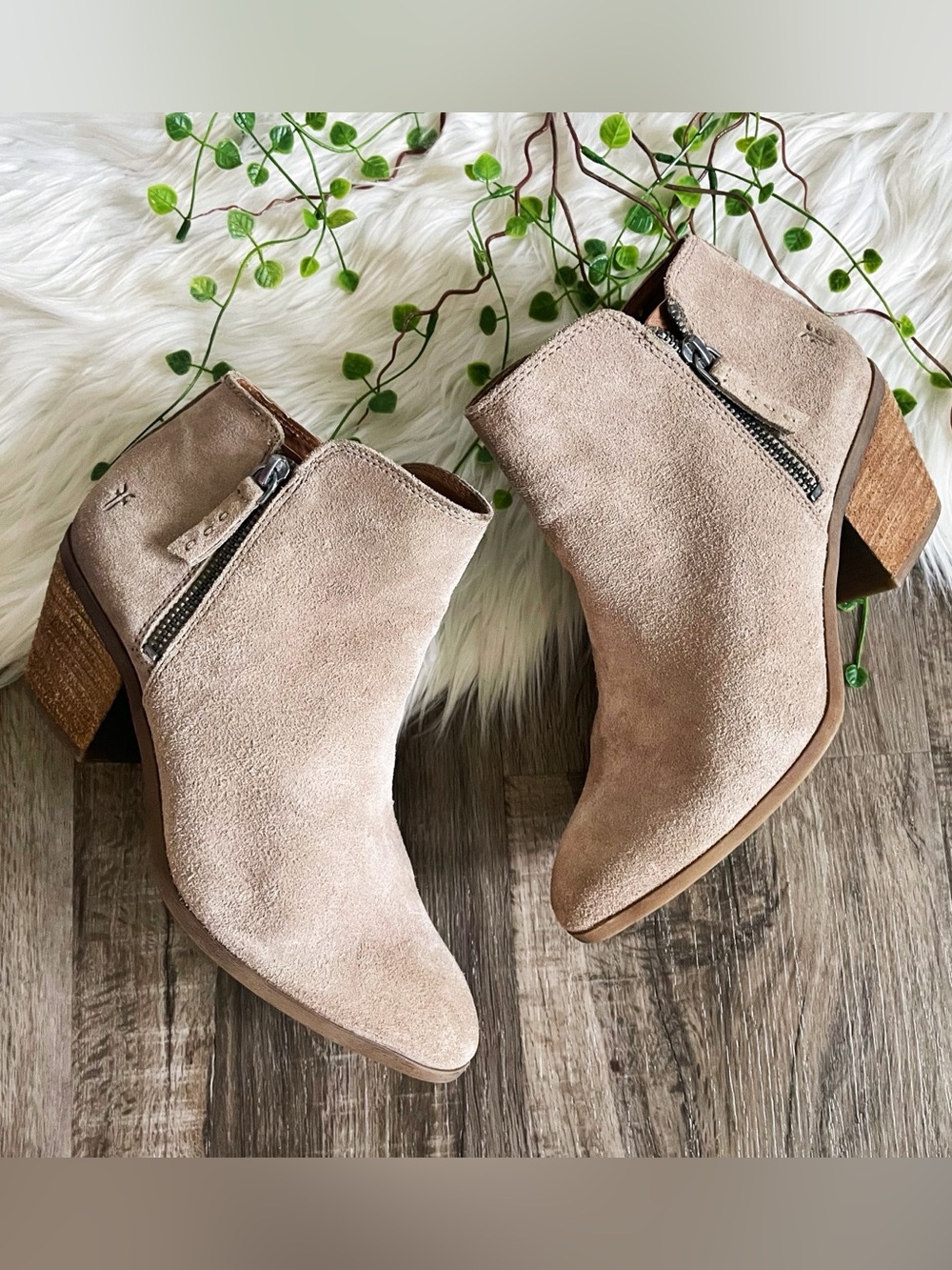 Frye Judith Zipper Ankle Suede Booties Ash Taupe Women’s Size 7 M